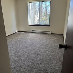 Riverwood Court bedroom