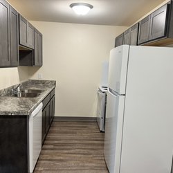 Riverwood Court kitchen