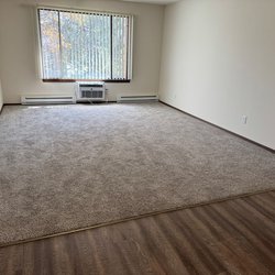 Riverwood Court bedroom